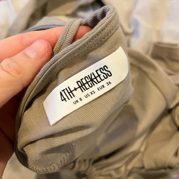 4th + Reckless size xs taupe crop top. Long sleeve with tie back - Picture 2 of 3